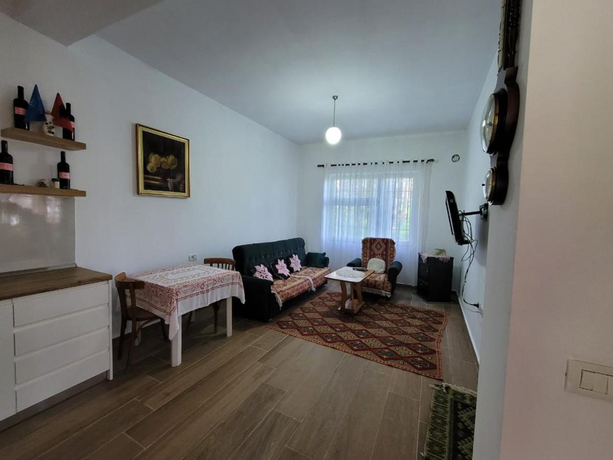 Bujtinat Skenderi Gjinar 2 Villa Eksteriør billede